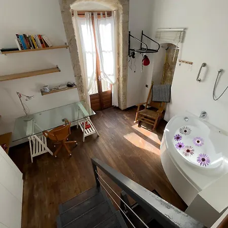 La Nel Borgo Howme * バーリ